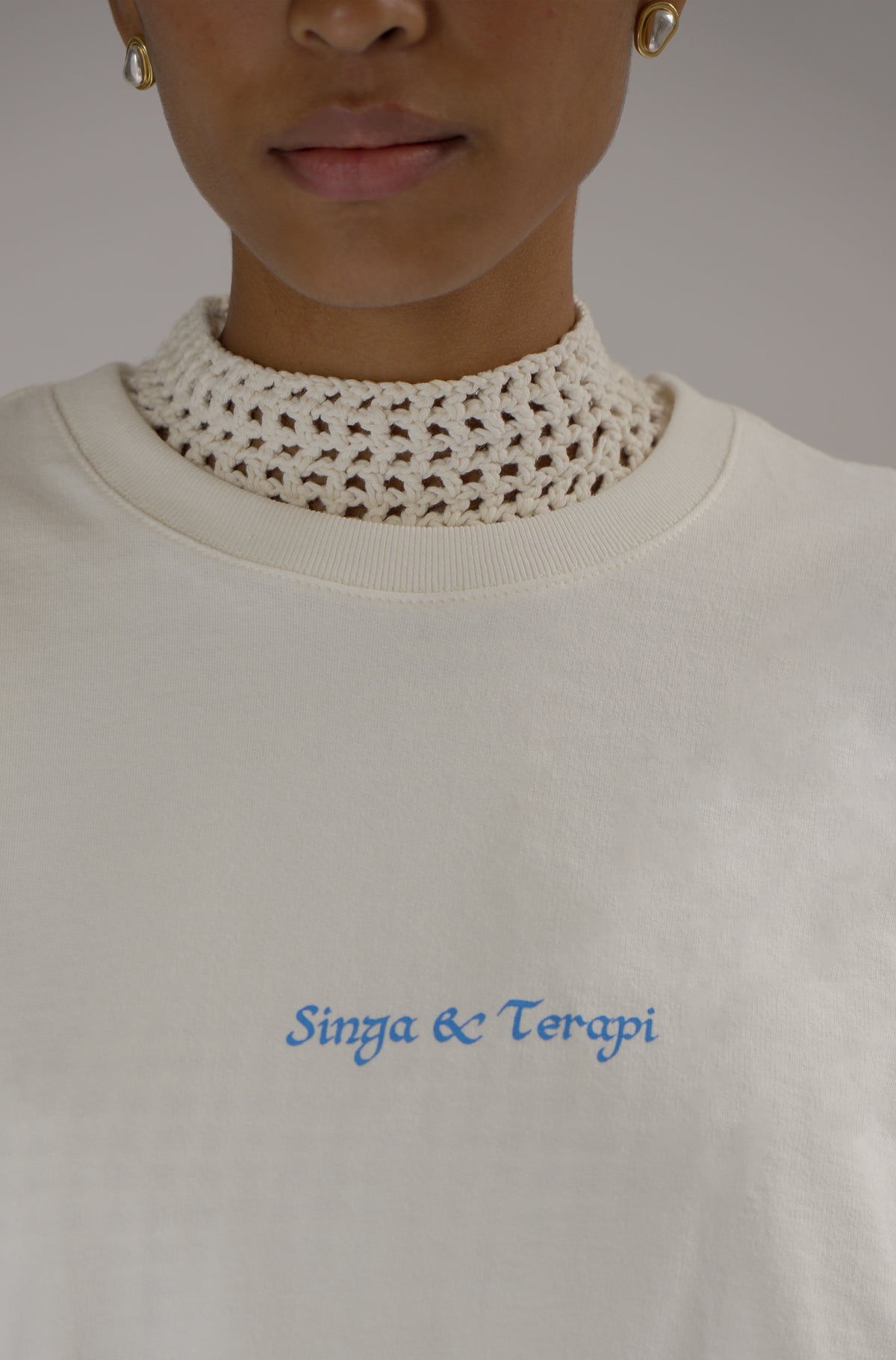 Camiseta Boxy Regular Singa & Terapi Off-white
