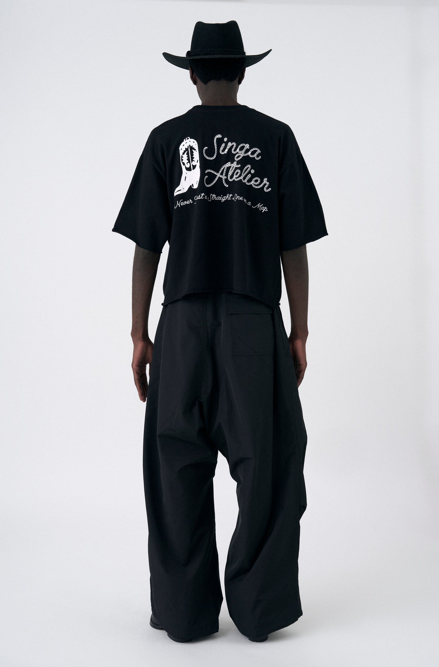 Camiseta Boxy Over Boots Preta