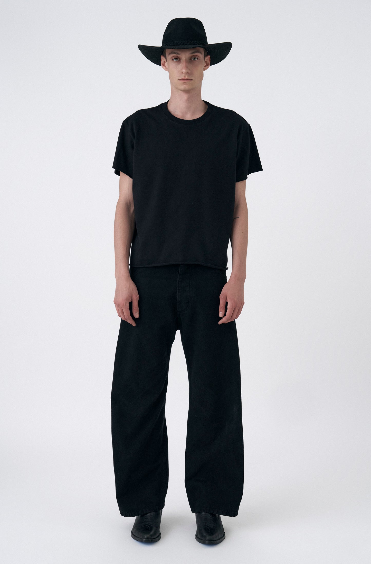 Camiseta Boxy Regular Preta Corte a Fio