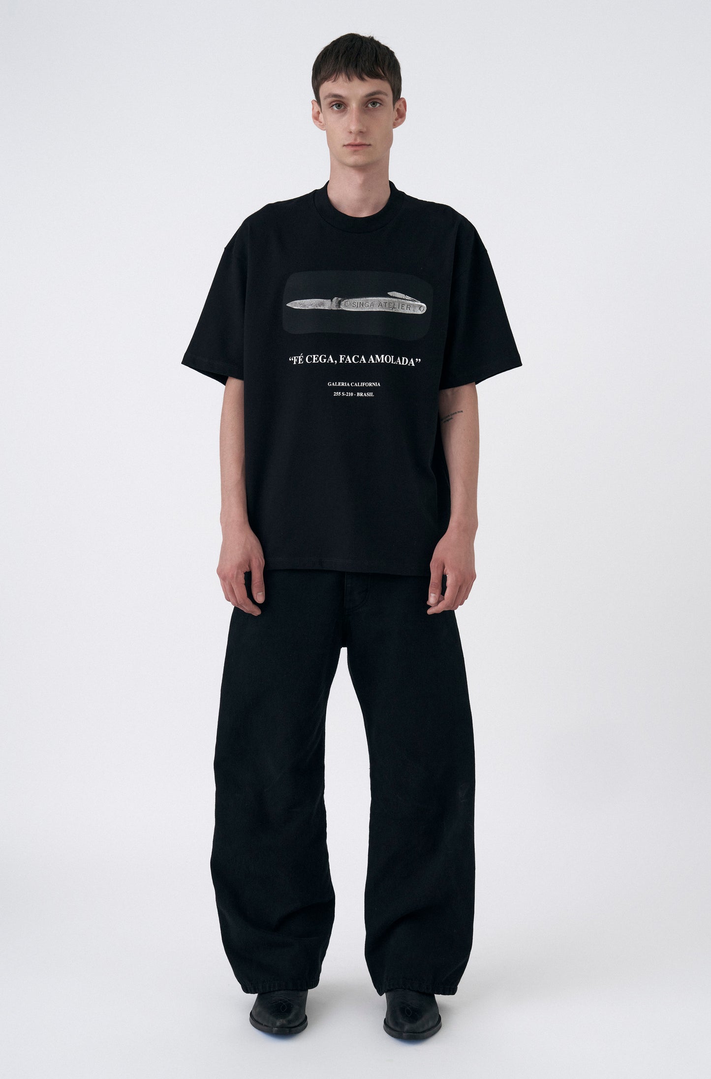 Camiseta Clássica Faca Amolada Preta