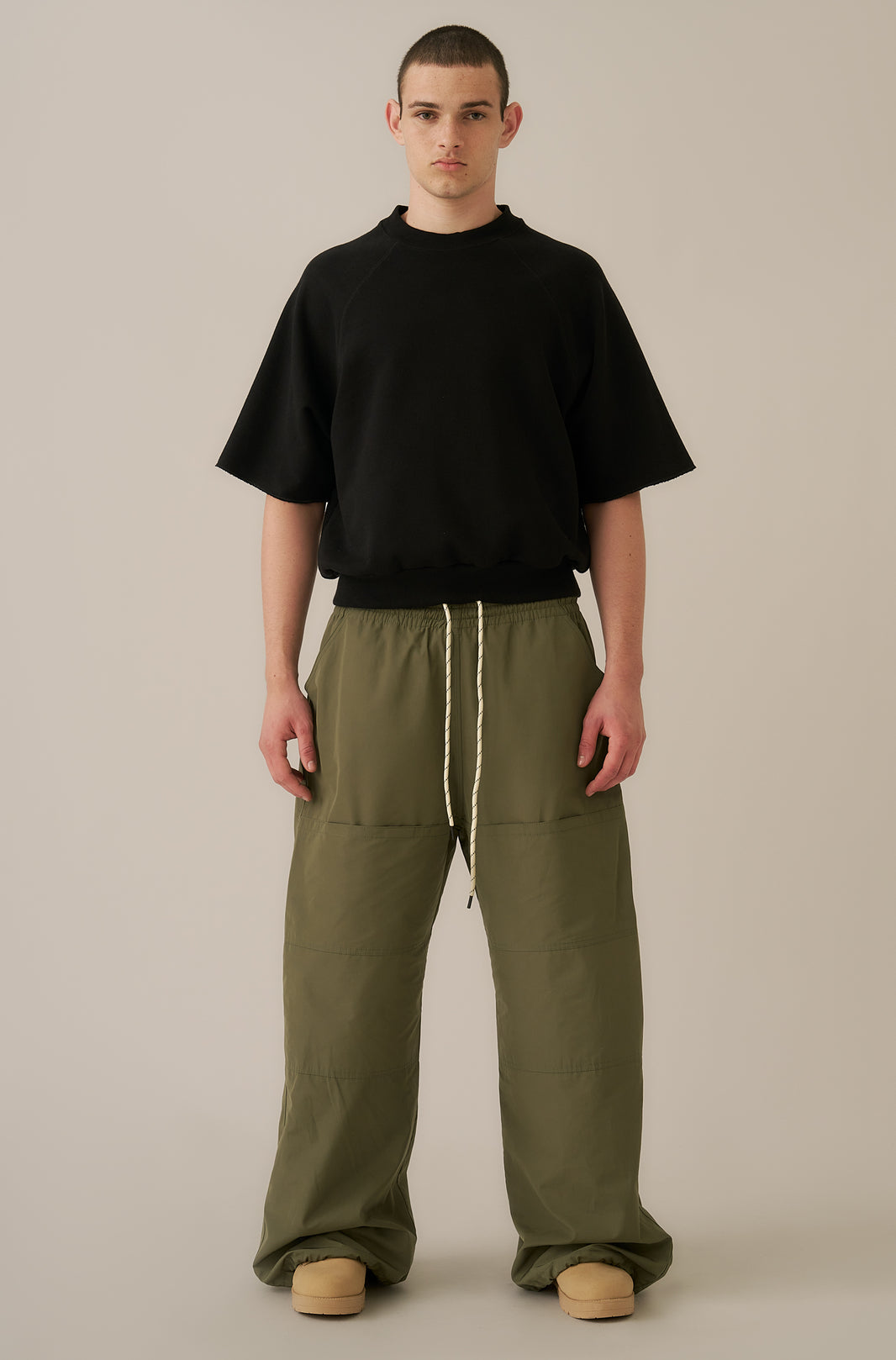 OVER RAGLAN PUNHOS - PRETO