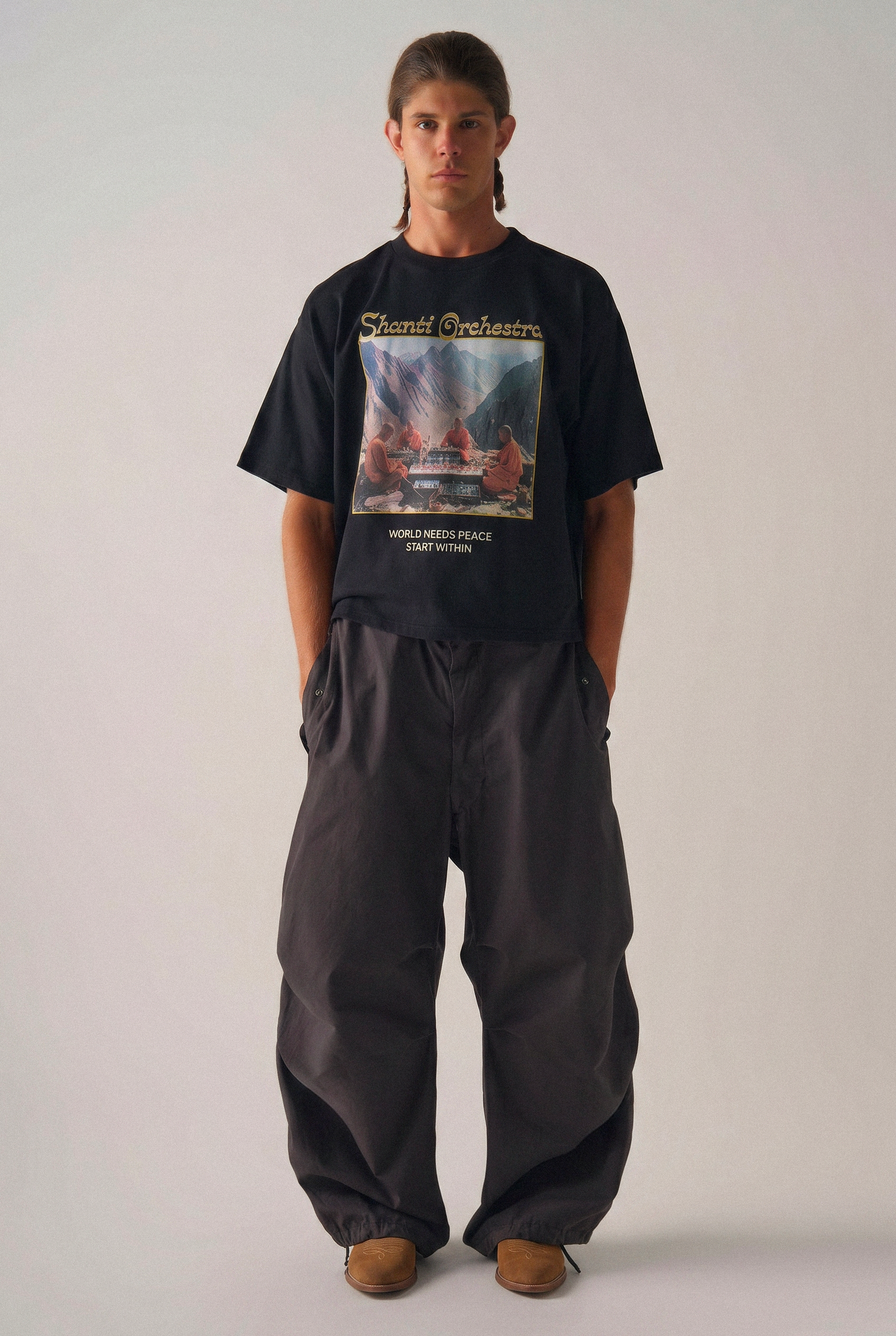 Camiseta Boxy Over Shanti Orchestra Preto