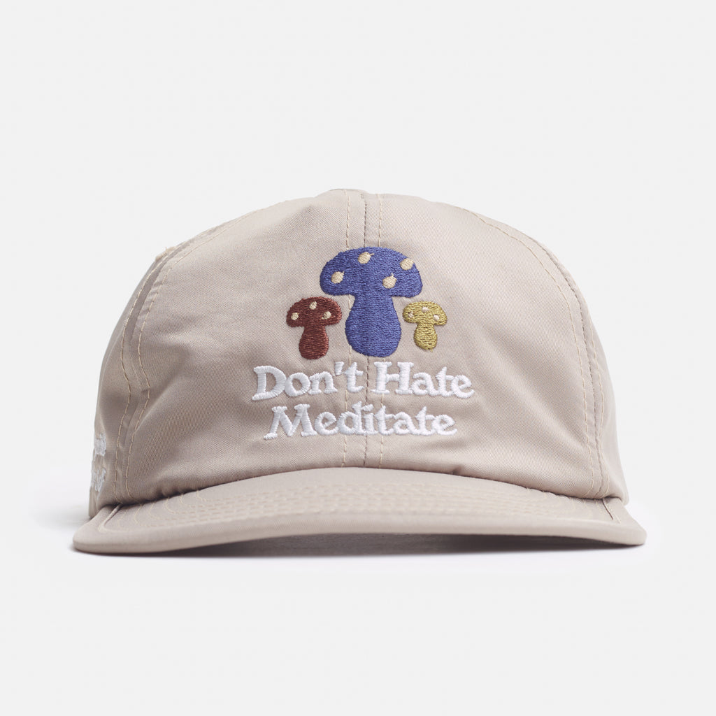 Boné Don't Hate Meditate Areia